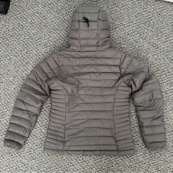 Patagonia Women's Gray Puffer Jacket - Picture 3 of 4